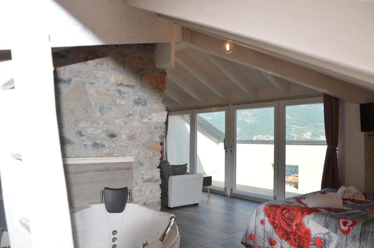 White Suite - Jacuzzi, Swimming Pool & Lake View Lezzeno Exteriör bild