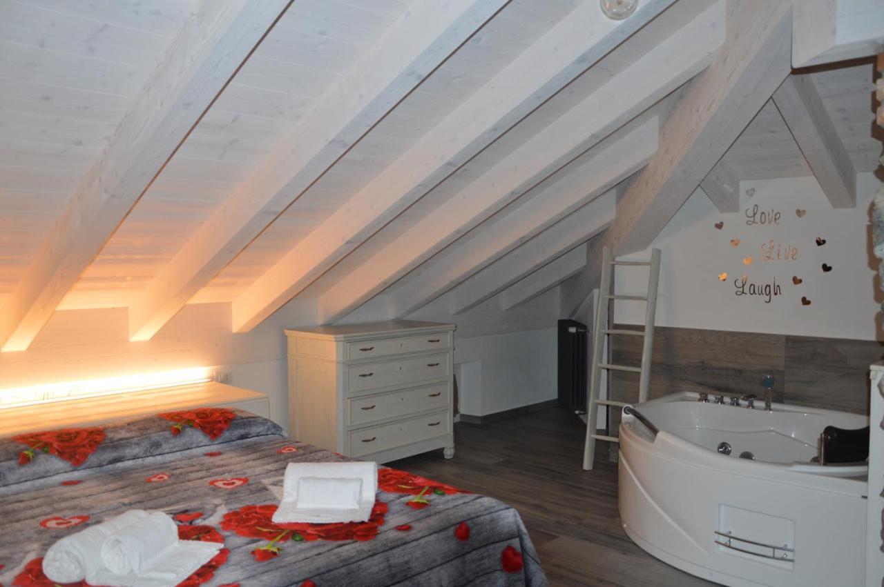 White Suite - Jacuzzi, Swimming Pool & Lake View Lezzeno Exteriör bild