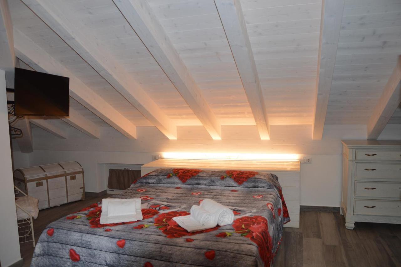 White Suite - Jacuzzi, Swimming Pool & Lake View Lezzeno Exteriör bild