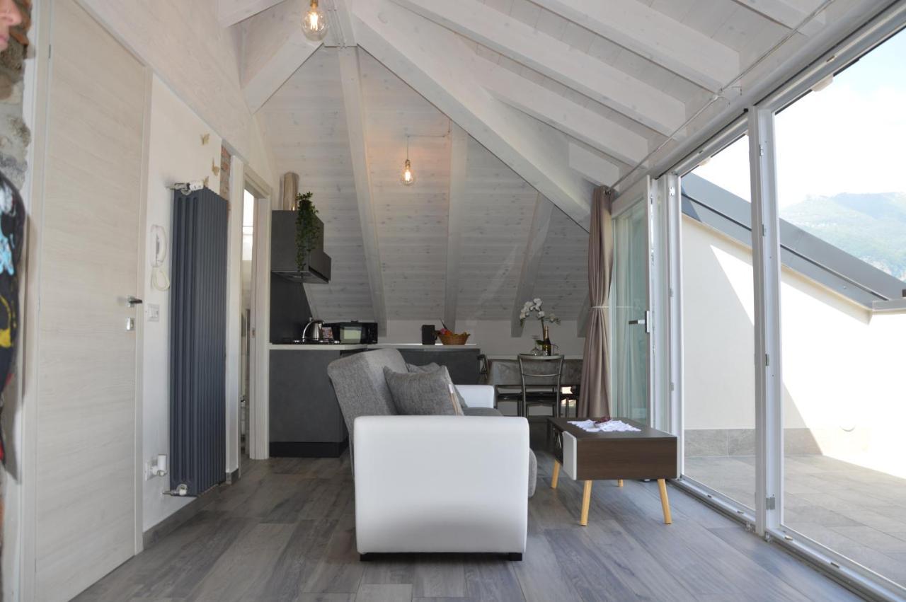 White Suite - Jacuzzi, Swimming Pool & Lake View Lezzeno Exteriör bild